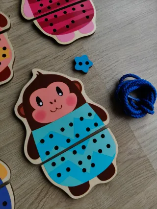 Juego de costura de madera para niños