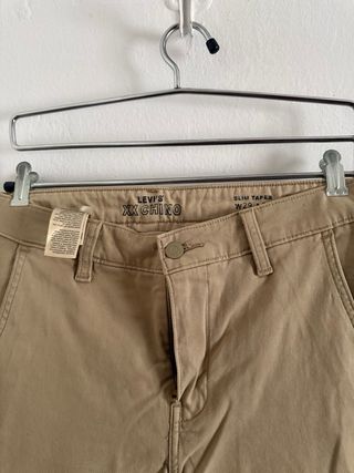 Pantalón Chino Levi's Hombre Beige