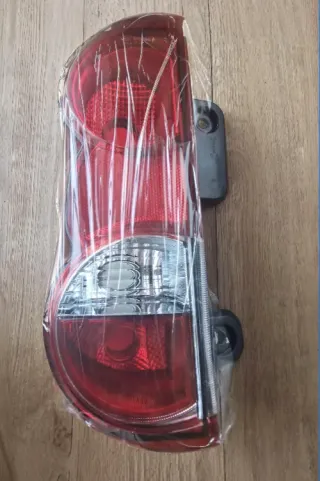 Piloto trasero NV200