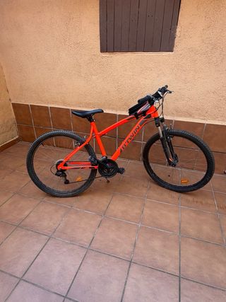 Bicicleta de Montaña naranja Btwin