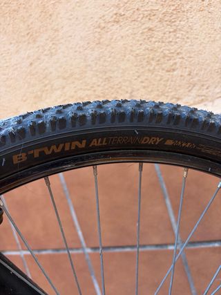 Bicicleta de Montaña naranja Btwin