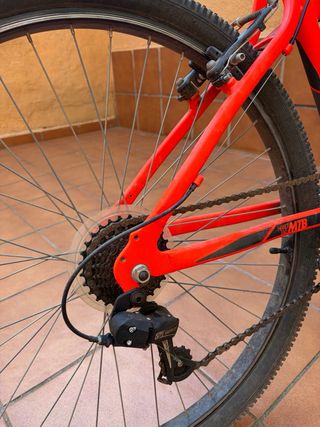 Bicicleta de Montaña naranja Btwin