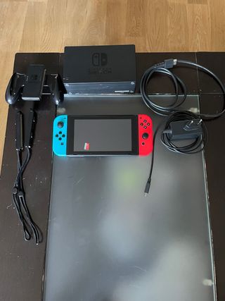 Nintendo Switch + Accesorios + SD 64GB