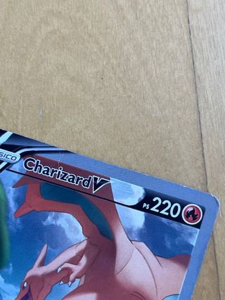 Carta Pokémon Charizard V Holo Ultra Rara