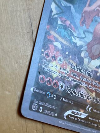 Carta Pokémon Charizard V Holo Ultra Rara