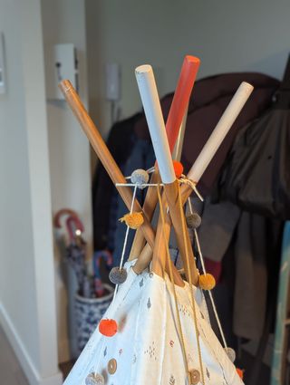 Tipi Verbaudet tela y madera