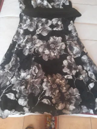 Vestido floral negro y blanco T.38
