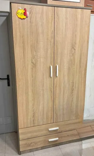 Canapé a ribalta di grande capacità in legno di buona qualità, ideale per uno spazio extra a casa.