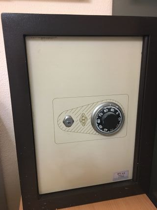 Caja Fuerte Metálica con Combinación