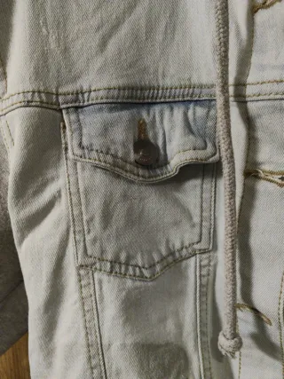 Chaqueta tejana con capucha