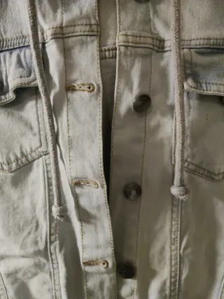 Chaqueta tejana con capucha