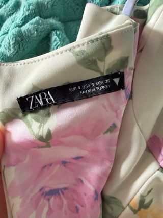 Vestido floral Zara