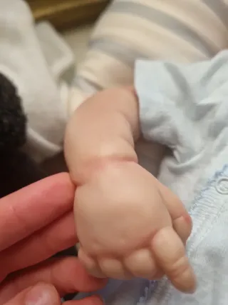 Bebé Reborn realista completamente nuevo.