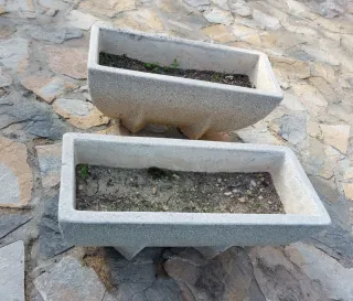 Macetero rectangular de piedra beige/gris