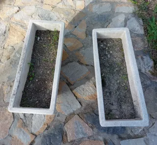 Macetero rectangular de piedra beige/gris