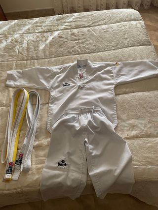 Mono Taekwondo Daedo Blanco, con cordones