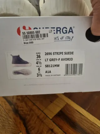 Zapatillas Superga grises y blancas