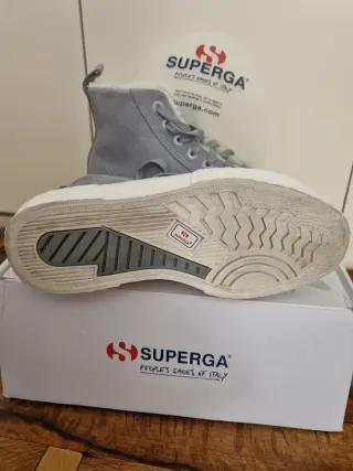 Zapatillas Superga grises y blancas