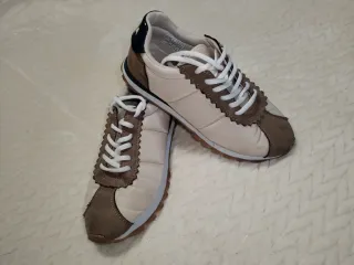 Zapatillas bimba y Lola beige y marron