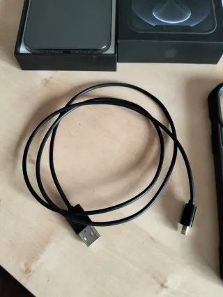 iPhone 12 Pro Max Grigio + Accessori