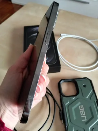 iPhone 12 Pro Max Grigio + Accessori