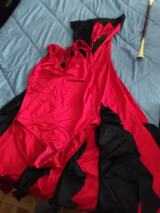 Traje de ensayo flamenco rojo y negro