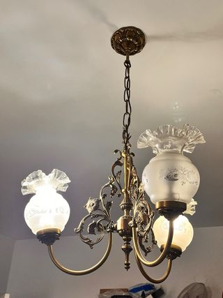 Lámpara de techo dorada clásica