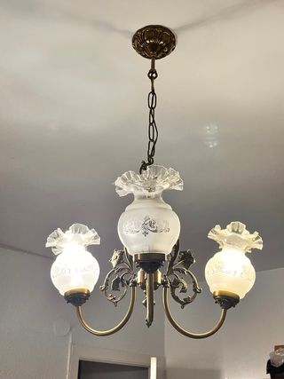 Lámpara de techo dorada clásica