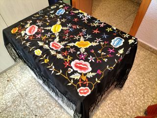 ANTIGUO MANTON DE MANILA UNOS 50 AÑOS