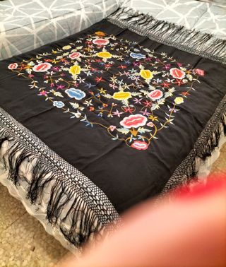 ANTIGUO MANTON DE MANILA UNOS 50 AÑOS