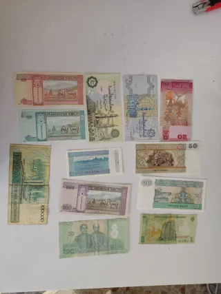 Lote de Billetes Extranjeros Varios