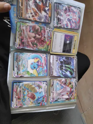 Álbum pequeño de cartas Pokémon