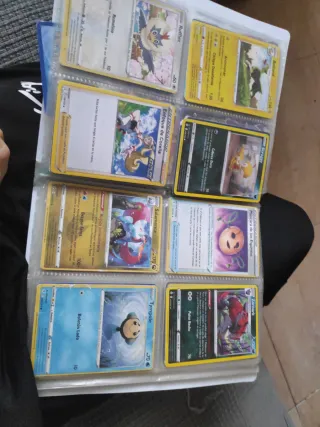 Álbum pequeño de cartas Pokémon