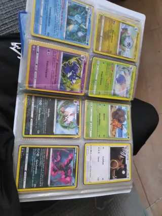 Álbum pequeño de cartas Pokémon