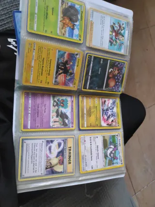 Álbum pequeño de cartas Pokémon