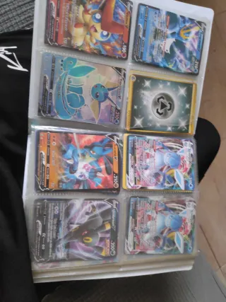 Álbum pequeño de cartas Pokémon