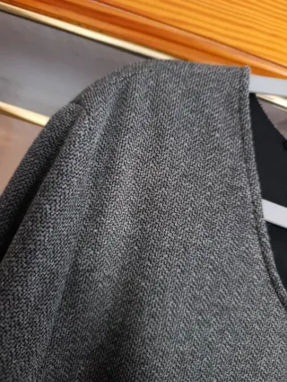 Vestido gris con parches