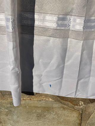 Cortina blanca de tela