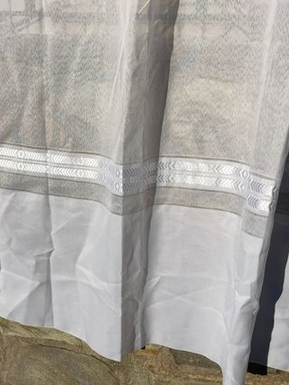 Cortina blanca de tela