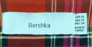 Falda cuadros roja Bershka Talla XS.