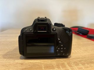 Canon EOS 700D Cámara + 2 Lentes + Batería