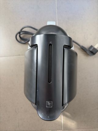 Cafetera Nespresso Krups Negra. Muy poco uso.