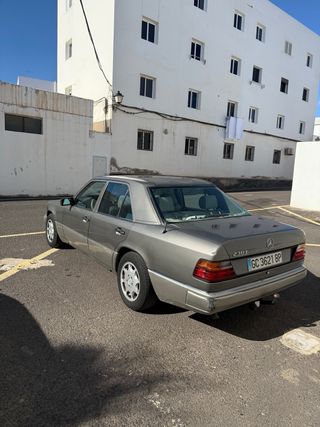 Mercedes-Benz 230 E w124 1986