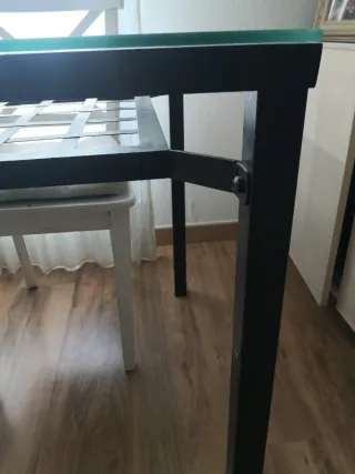 Mesa GRANAS de salón cristal y metal. Ikea