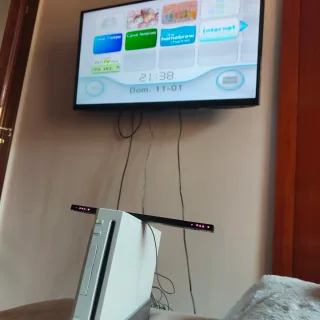 Nintendo Wii Blanca sin mandos (funciona bien)