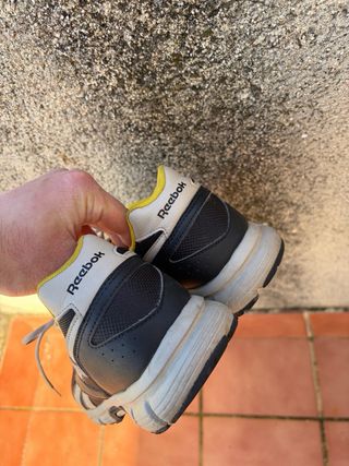 Zapatillas Reebok Negras y Rojas