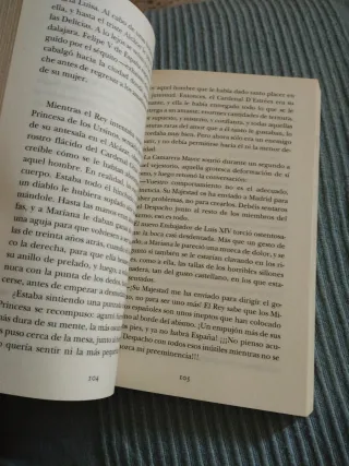 Libro "Donde se alzan los tronos"
