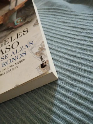 Libro "Donde se alzan los tronos"