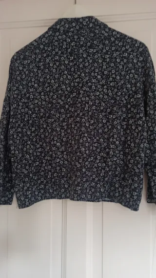 Camisa Pull&Bear floral Talla S