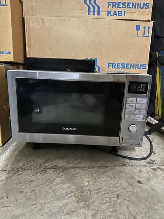 Microondas Taurus plateado